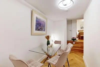 Image de Confort-Appartement-Salle de bain privée-Vue sur Jardin