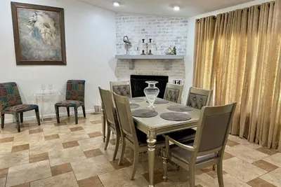 Image de Charming 2-bedroom house in Riverview with WiFi, fitness room, Ac.