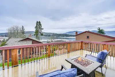 Image de Stylish Bellingham Home w/ Lake + Mountain Views!