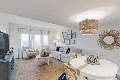 Image de Beachfront condo with furnished balcony, amazing pool, tennis, & mini-golf