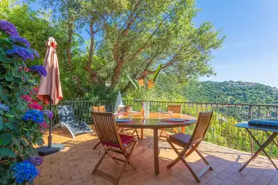Image de Appartement dans Les Collines Cavalaire avec vue sur mer, terrasse privée et Wi-Fi