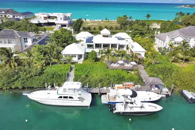 Image de 8br Waterfront Home Veranera Old Fort Bay, Nassau