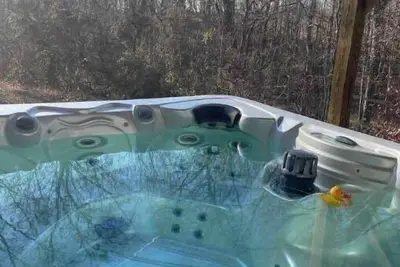 Image de Happy home for the Holidays with Hot tub!