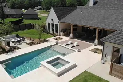 Image de A luxurious 4br Southern Lake House – In Texarkana
