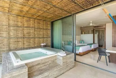 Image de 3 Bedroom/4 Bathroom Luxury Condominium