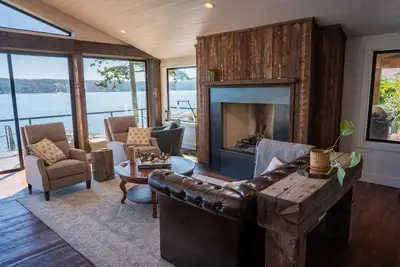 Image de Cliff House on Sequim Bay- Dock, Kayaks, Olympic National Park