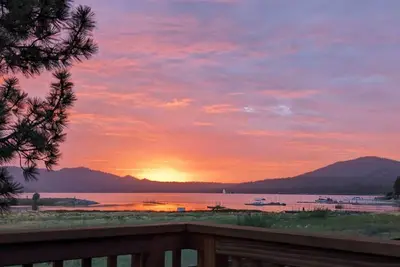 Image de Eagle Escape on Big Bear Lake- Stunning Lakefront Retreat