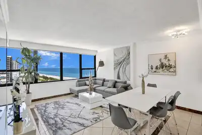 Image de Beautiful condo in resort w beach service /1004