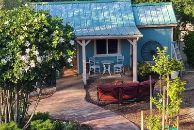 Image de Escape to your cozy Fallbrook Cottage, just a hop away from Pechanga!