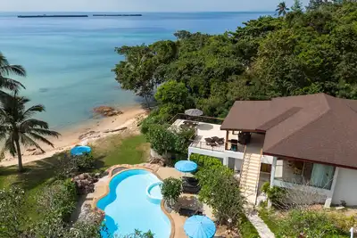 Beachfront Villa - 3 En-Suite Air Conditioned Bedrooms - Housekeeper Included.