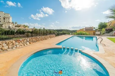 Image de Mediterranean 2 Bed Apart with Com Pool Lr1248
