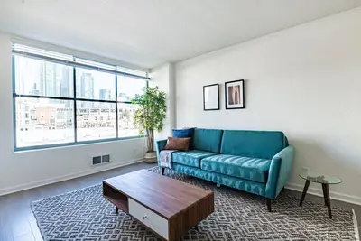 Image de Chic South Beach 1br w/ Rooftop Tennis, nr Muni Lightrail, by Blueground