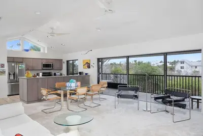 Image de Bayou Beauty - Sanibel Charm Abounds with Elevator