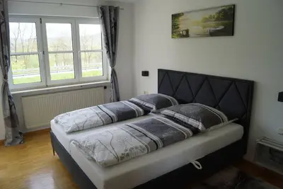 Image de Ferienwohnung mit Panoramablick Inmitten von Weinbergen. Haustierfreundlich