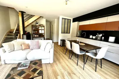 Image de Hébergement dans une maison neuve, avec vue imprenable sur les montagnes.