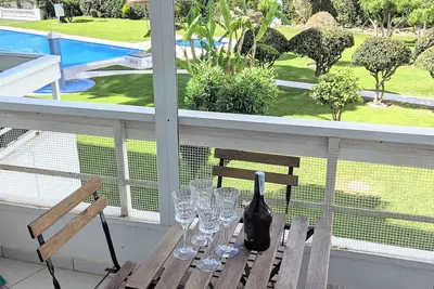 Image de Next to the beach with 2 pools. Perfect location - walk everywhere!
