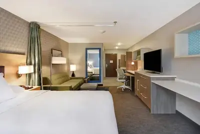 Image de 2 Pet-friendly Accommodations. Free Breakfast! Minutes to John Ball Park Zoo