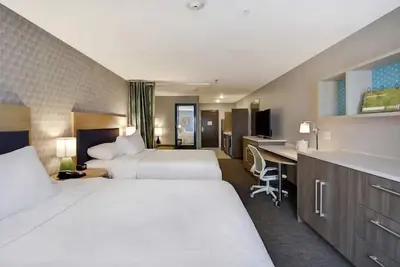 Image de 3 Relaxing Units Minutes to Frederik Meijer Gardens. Free Breakfast, Pool!