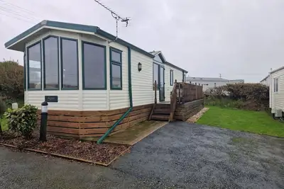 Image de Newquay Wales sleeps 6 people at ocean heights site. with heated pools also bars.