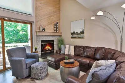Image de Trout Creek Condo #125 - Harbor Springs Michigan - Two Bedroom Loft