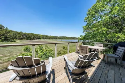 Image de Newly Renovated Waterfront Cottage