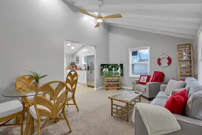 Image de Homesmith Cottage Buckeye Lake with Hot Tub!