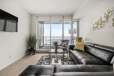 Image de 34th Fl Guardian• Free Banff Pass + Parking + Wine