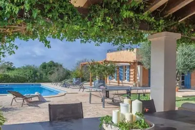 Image de Los Almendros, landscaped gardens with pool and air-conditioning.
