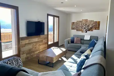 Image de Grande maison moderne pour 16 pers avec terrasse et parking, proche pistes et commerces