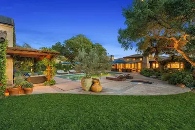 Image de Ten-Acre Italian Vineyard Estate