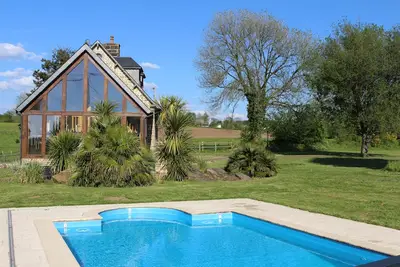 Gîte au coeur du bocage normand, avec piscine et cours de tennis