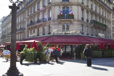Image de Immerse yourself in the vibrant energy of the Champs-Élysées- Franklin Roosevelt