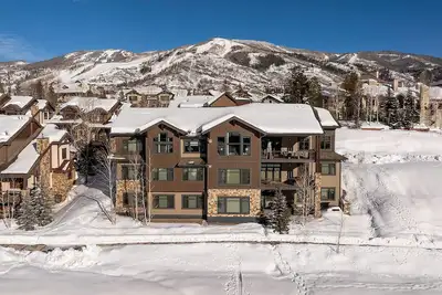 Image de Chad3 | A/C | Live in luxury | On Demand Winter Shuttle | 4 King Suites