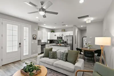 Image de Canopy Cove | Gorgeous Condo In The Heart Downtown