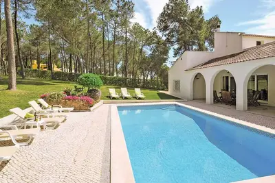 Image de Villa Holly - Six Chambres Villa, Couchages 12