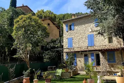 Image de Villa les Volets Bleus, maison authentique en plein coeur du centre ville.