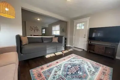 Image de Cozy 3-bedroom house • Quiet street • Free parking