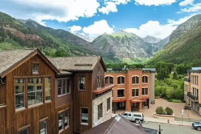 Image de Pine St Penthouse-Curate Telluride-Location, New Updates, Partial Ac, Near Venues