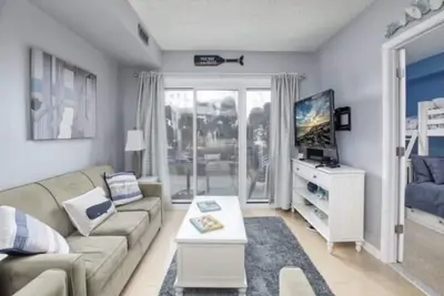 Image de Sept! BeachBldg, SeapointeWalkout, Nxt to oceanftCondo-Steps to beach, poolsHottubs!
