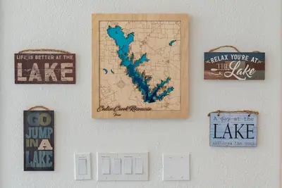 Image de Newly Renovated Cedar Creek Lakefront property with Ev Charging