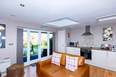 Image de Pass the Keys | Garden Suite 2 Amidst Lush Greenery, Easton, Wells