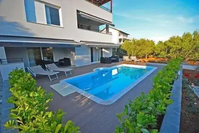 Image de Appartement de vacances Sveti Filip i Jakov pour 1 - 4 personnes avec 2 chambres Ă coucher - Maison