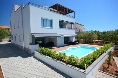 Image de Appartement de vacances Turanj pour 1 - 4 personnes avec 2 chambres à coucher - Maison de vacances