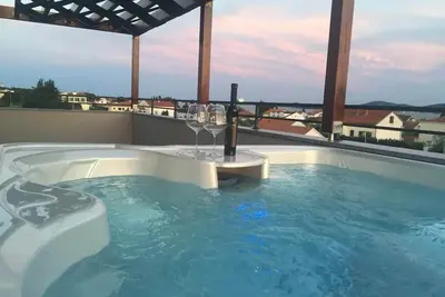 Image de Appartement de vacances Turanj pour 1 - 4 personnes avec 2 chambres à coucher - Maison de vacances