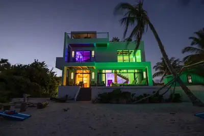 Image de Private Beachfront Home with Dock, Pool, Rooftop