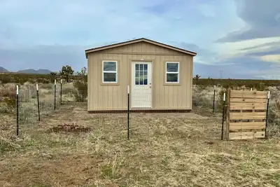 Image de Peaceful Tiny House / Off-Grid Cabin on 10 Acres of High Desert Beauty