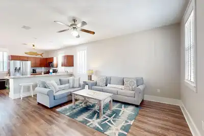 Image de 2-story beach cottage with pools, hot tub, gym, patio, & Ac - dog-friendly