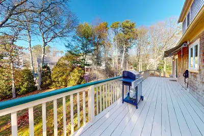 Image de Dog-friendly colonial, firepit, grill, smart TVs, & internet