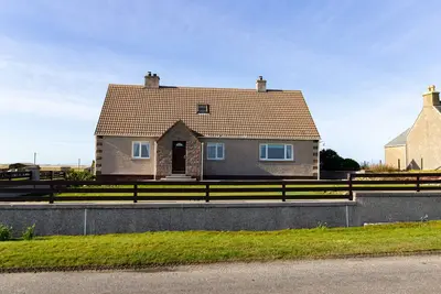 Ar Dachaigh, pet friendly, with open fire in Lochmaddy, North Uist