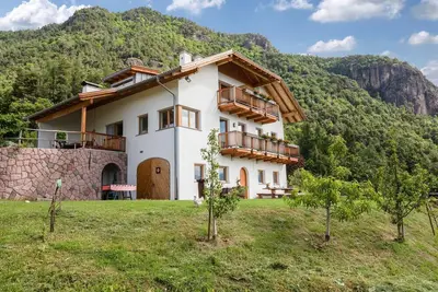 Image de Appartement 'Wernerhof Fewo Rosela' avec vue sur la montagne, jardin partagé et Wi-Fi
